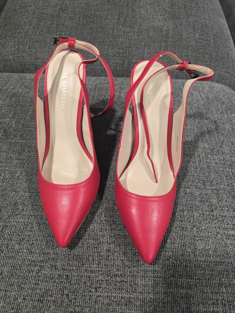 le chateau Red Pointed Slingback Heels